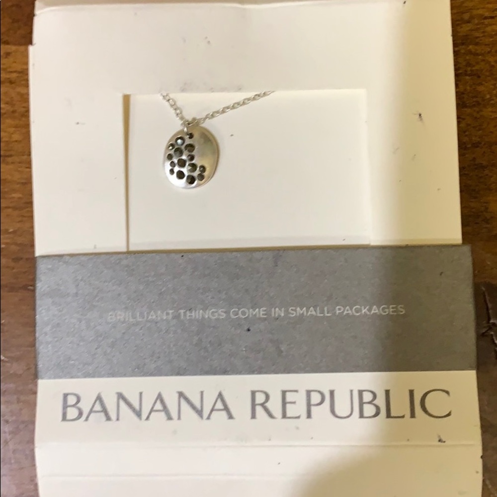 Banana republic necklace
